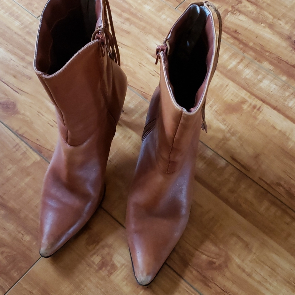 Two Lips Boots